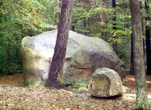 Ein gewaltiger Findling ist der Giebichenstein